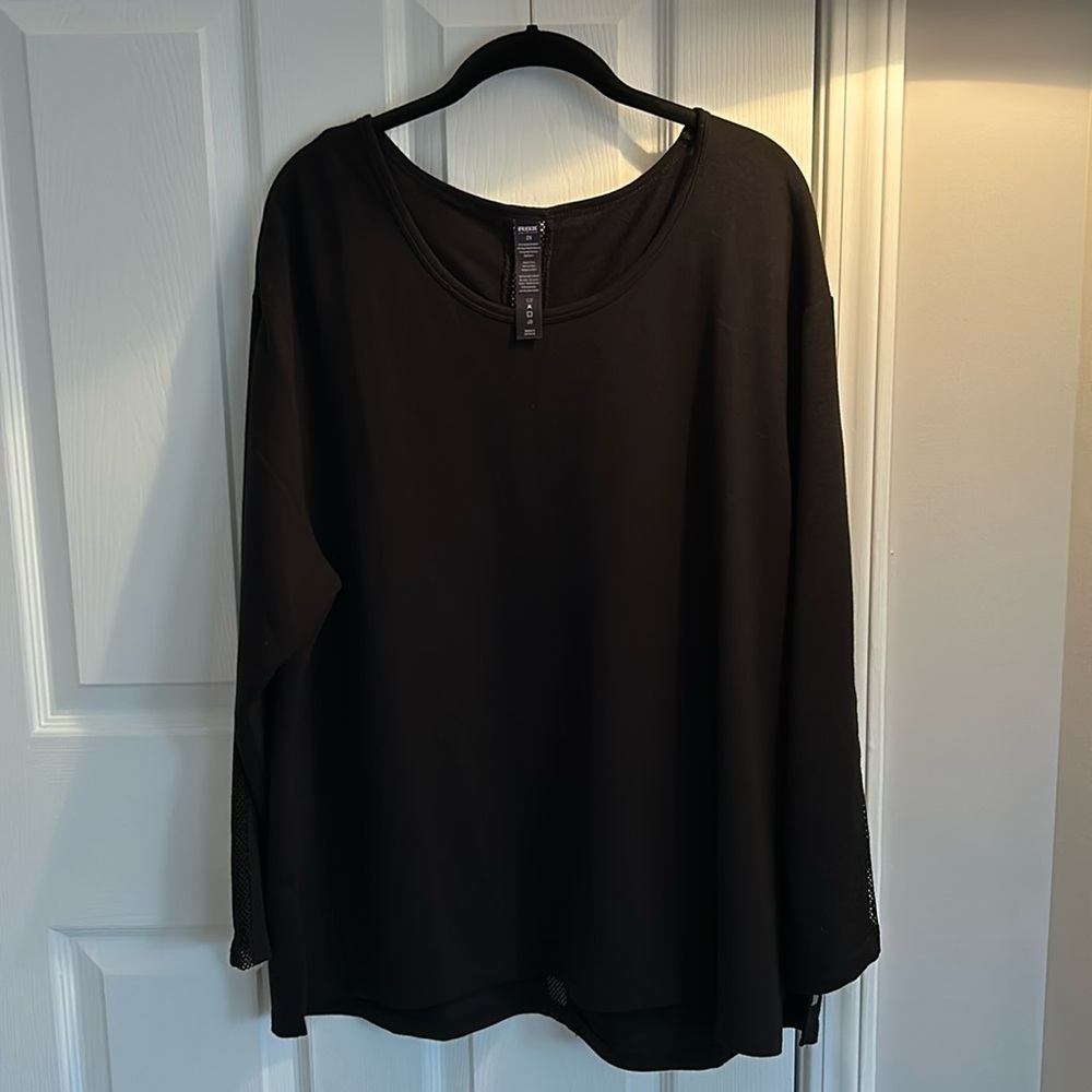 RBX 2X black top with open detail.